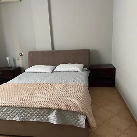 Majas Tirana